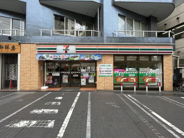 コンビニ　セブンイレブン 高田馬場小滝橋店（コンビニ）まで581m