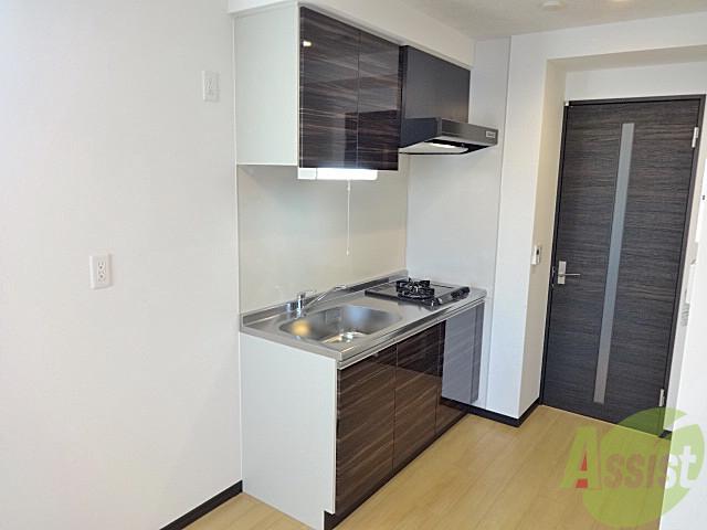 キッチン　ブラウンのシックなキッチンがすてきー。ガスコンロ付ですね