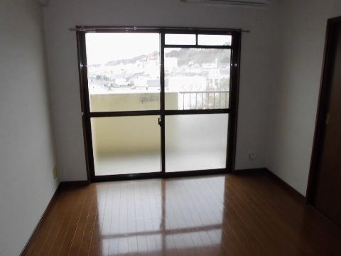 居室・リビング　室内