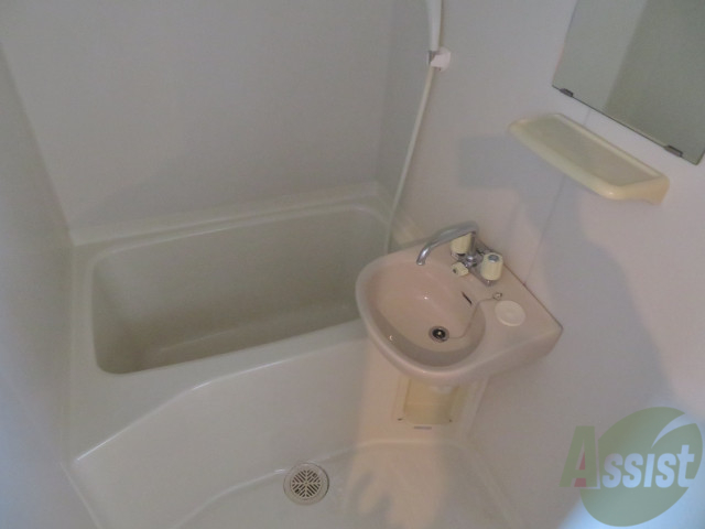 バス・シャワールーム　こちらお風呂場の撮影を致しました。一日の疲れを癒せますね。