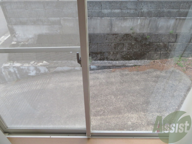 バルコニー　こちらバルコニーの撮影を致しました。陽当たり良好ですね。