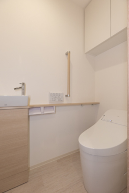 トイレ　※写真は同タイプ住戸です。