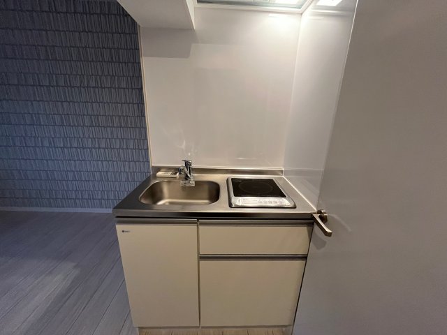 キッチン　イメージとして同建物他部屋を表示しています