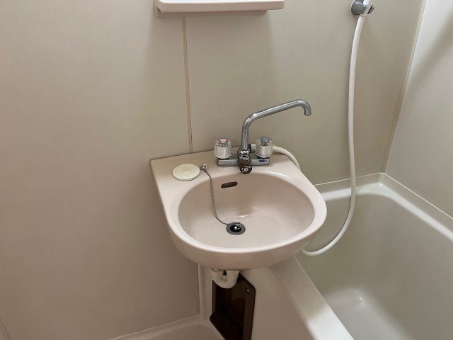 洗面設備　イメージとして同建物他部屋を表示しています