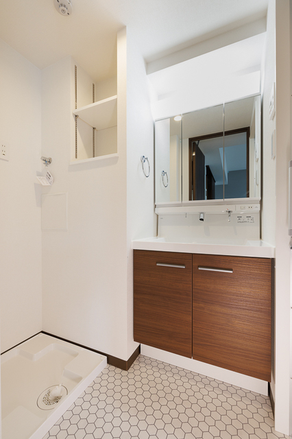 洗面設備　※写真は同タイプ住戸です。