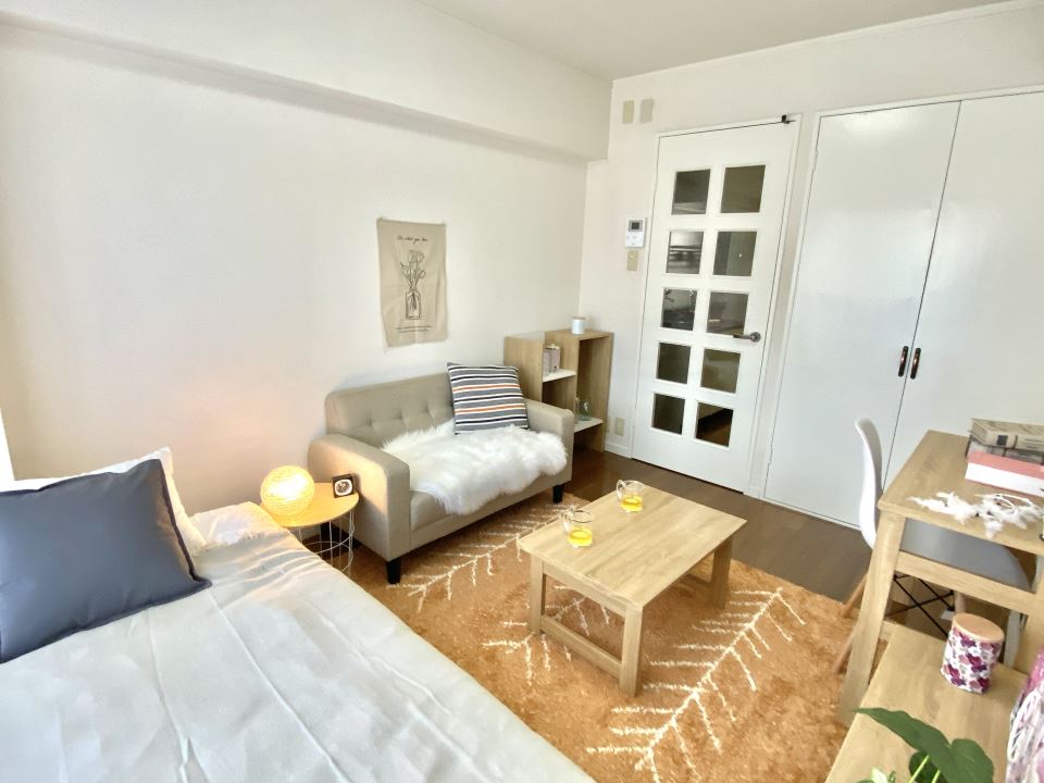 その他部屋・スペース　どんな色味の家具にも合う内装です