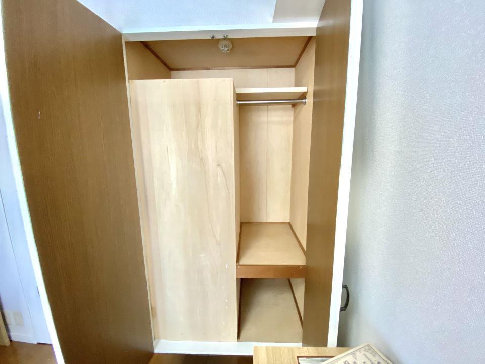 収納　収納の半分を洗濯機置場にしました