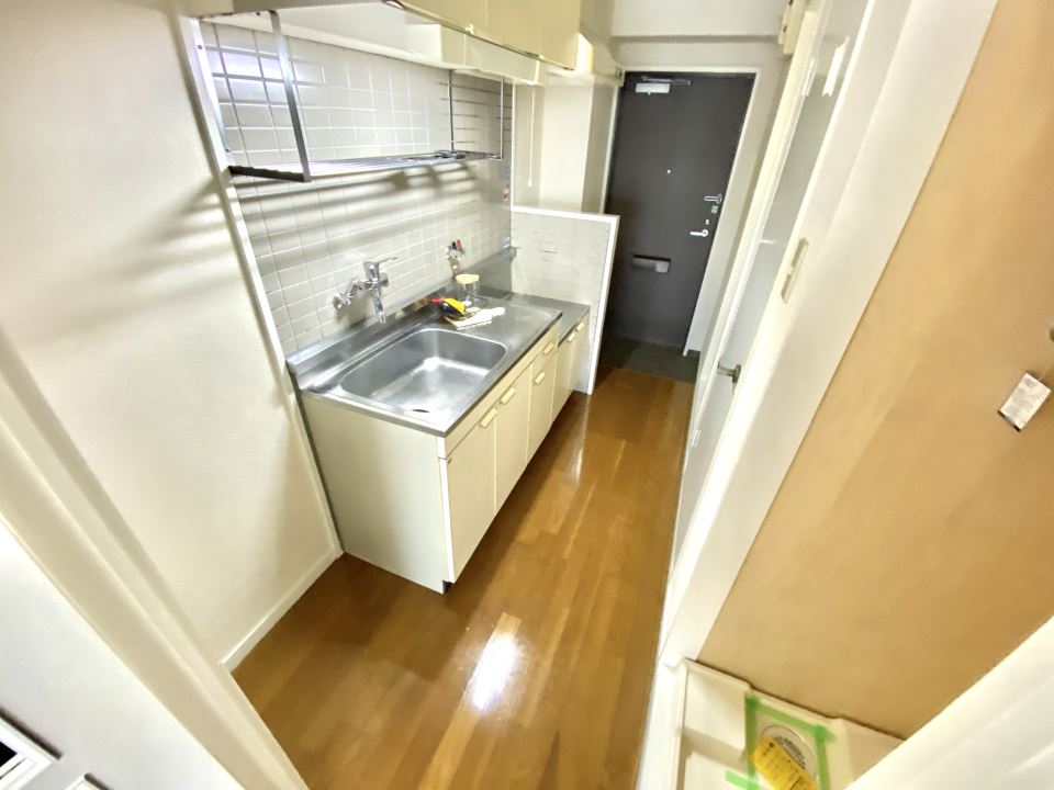 その他設備　吊戸．水切棚も有りキッチン回りすっきり