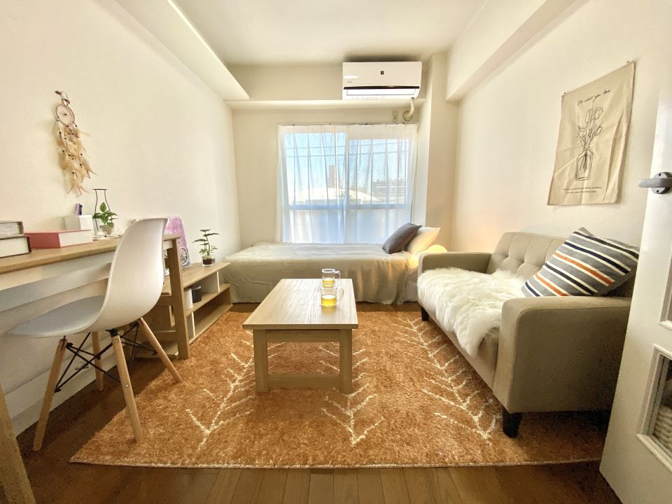 居室・リビング　６畳の洋室です．日当たり良好です