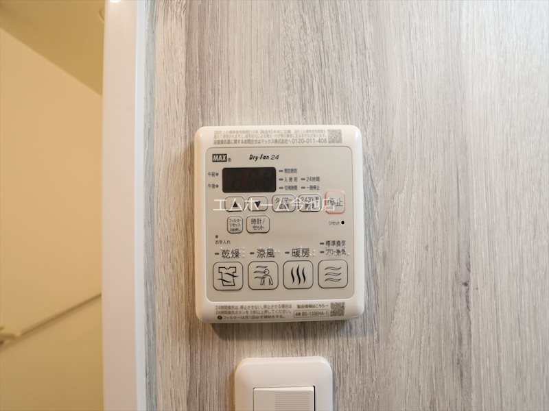 その他設備　浴室暖房乾燥機能付き