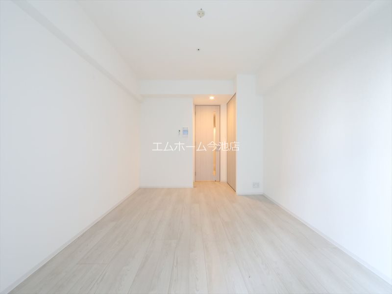 その他　洋室9.1帖　エアコン付　バルコニーに面しています