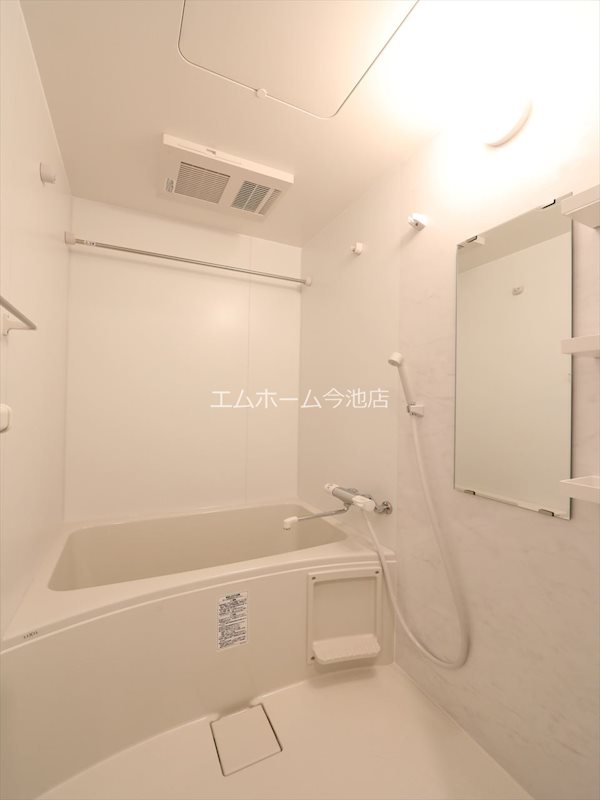 バス・シャワールーム　浴室暖房乾燥機能付バス