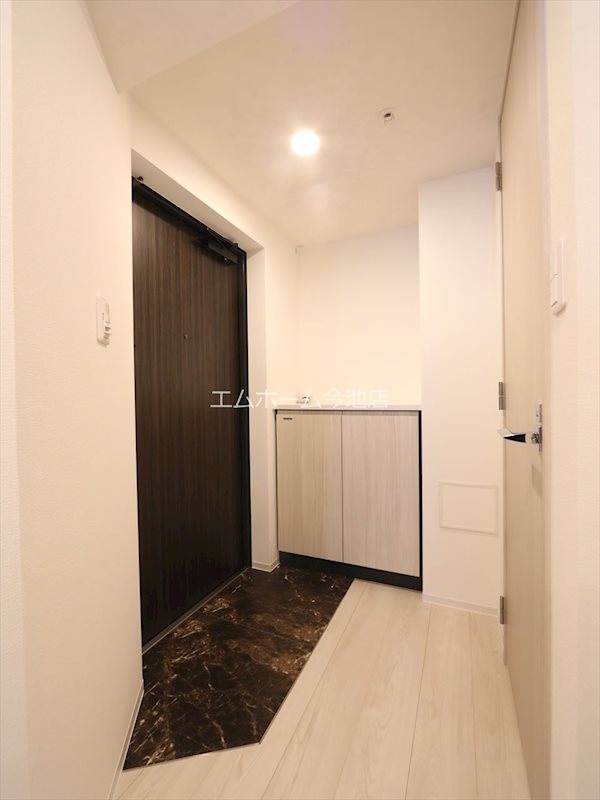 玄関　玄関（シューズボックス付）