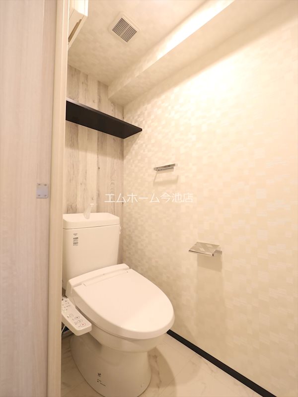 トイレ　温水洗浄便座付トイレ