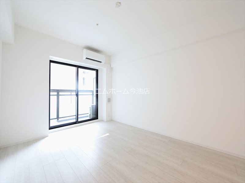 バルコニー　洋室9.1帖　エアコン付　バルコニーに面しています