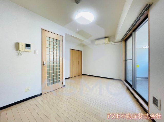 居室・リビング　同マンション別部屋参考写真