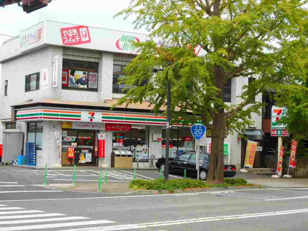 コンビニ　セブンイレブン（コンビニ）まで130m