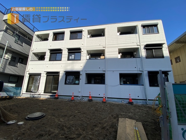 建物外観　駅徒歩５分！帰り道も明るいですよ！