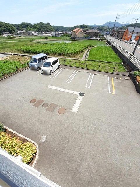 駐車場　駐車場
