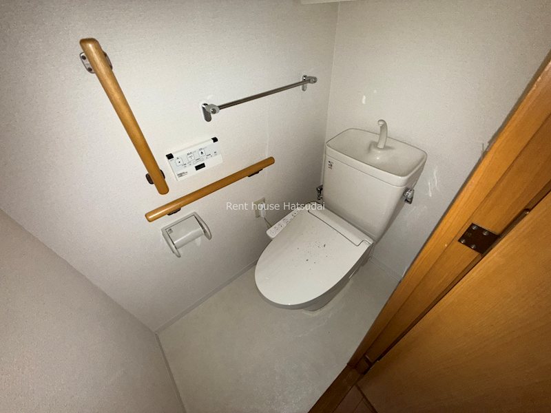 トイレ　別号室の参考写真となります