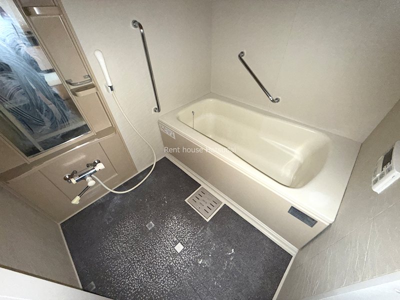 バス・シャワールーム　別号室の参考写真となります