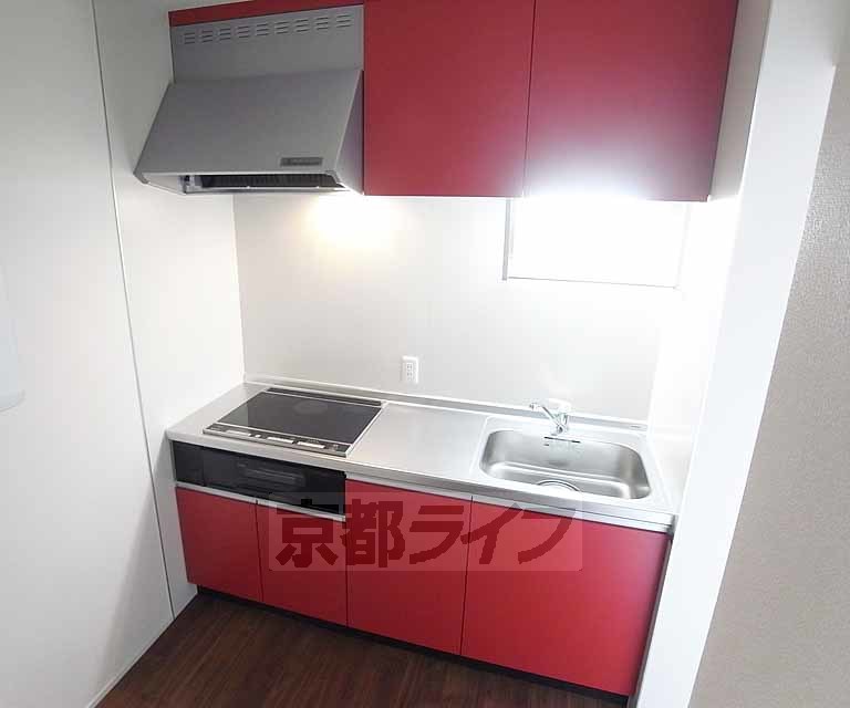 キッチン　真っ赤なキッチンです。