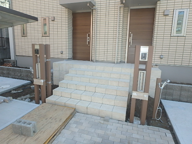 エントランス　各戸専用のインターホンとペット足洗い場を確保。