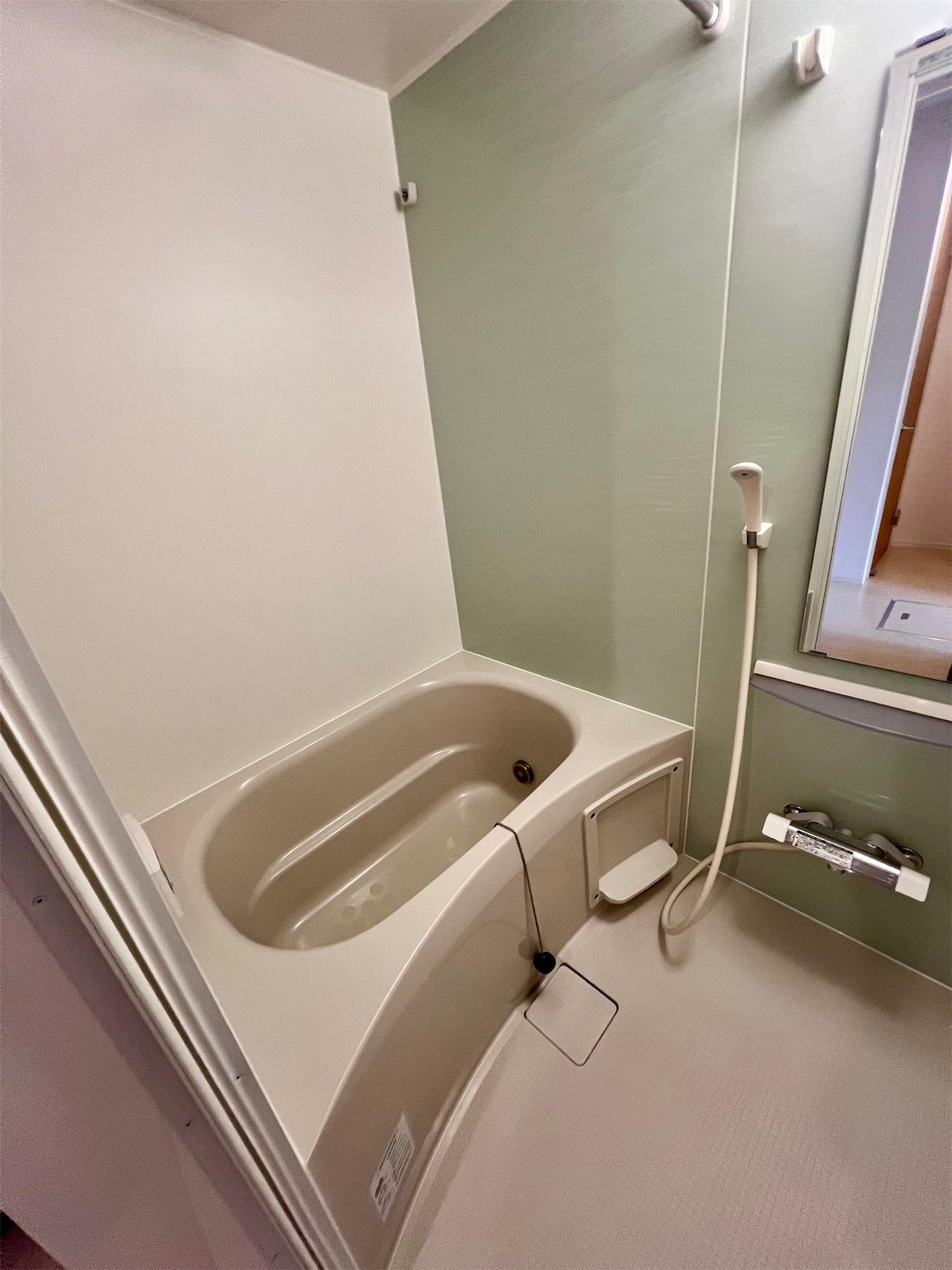 バス・シャワールーム　同タイプ室内写真（反転タイプ）