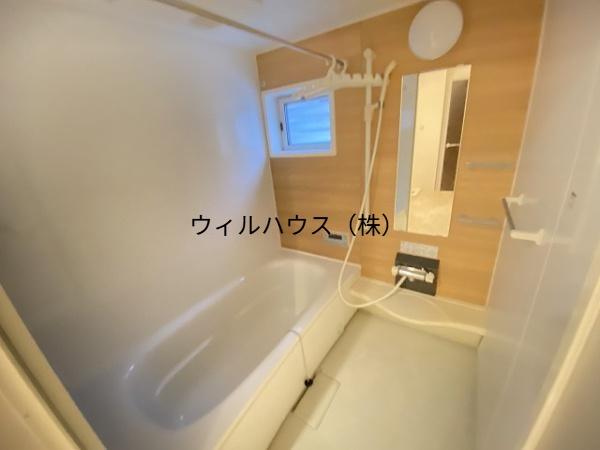 バス・シャワールーム　浴室乾燥機、追い焚き機能付きバス！