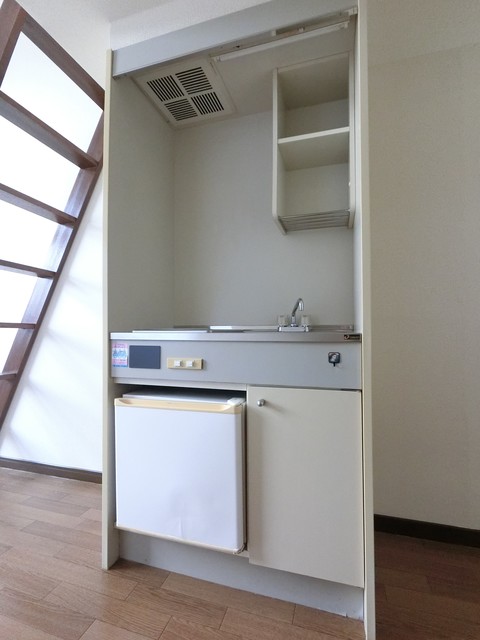 キッチン　キッチンは収納付なので、調理器具など必要な物を収納できます☆