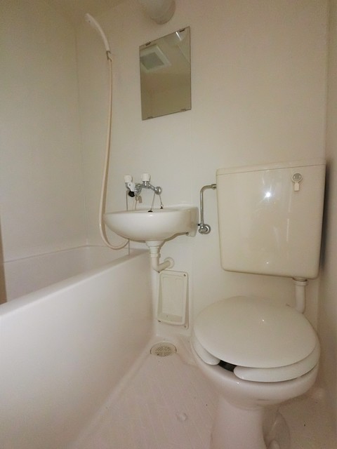 バス・シャワールーム　お掃除しやすい☆洗面台付き３点ユニットです☆