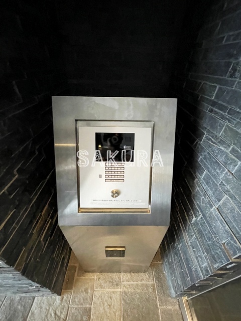 セキュリティ　不審者、勧誘員をシャットアウトできるオートロックです♪