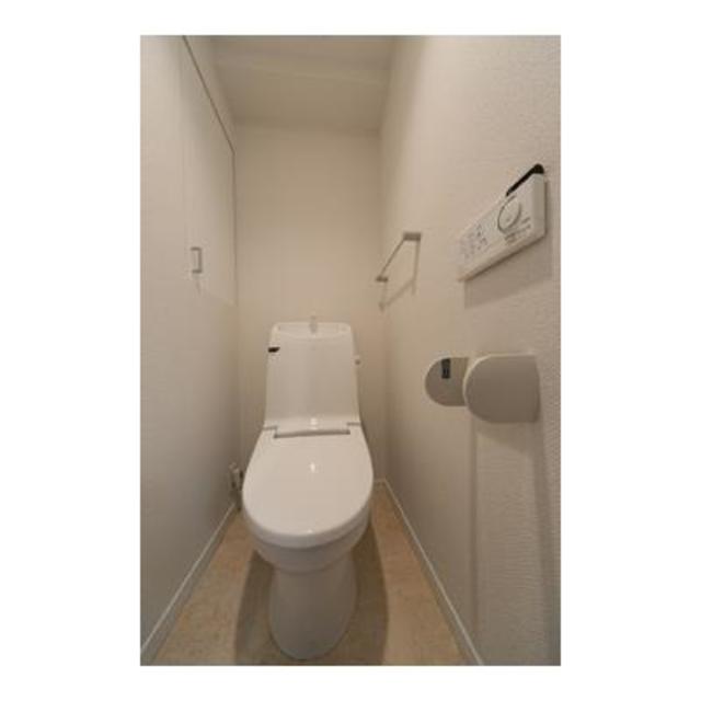 トイレ　※写真は同タイプ住戸です。