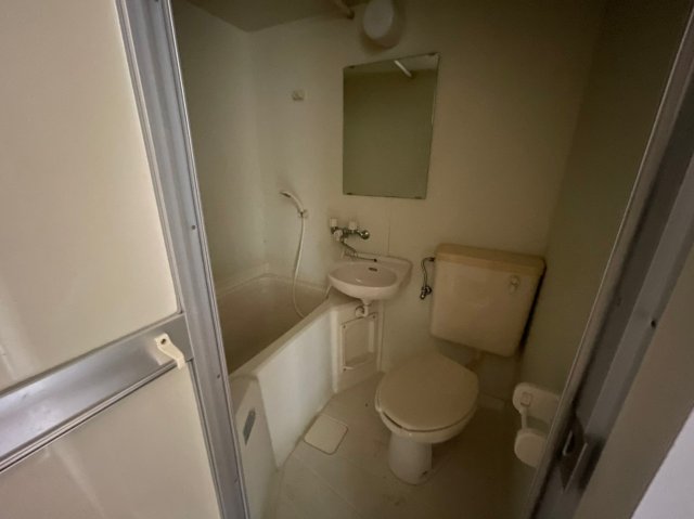 トイレ　イメージとして同マンション他部屋を表示しています