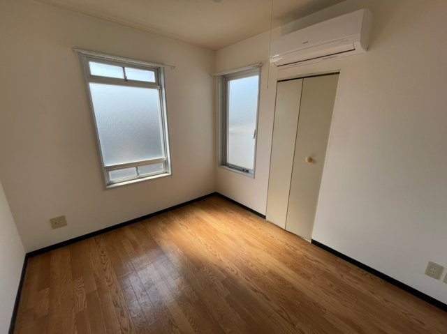 居室・リビング　イメージとして同マンション他部屋を表示しています