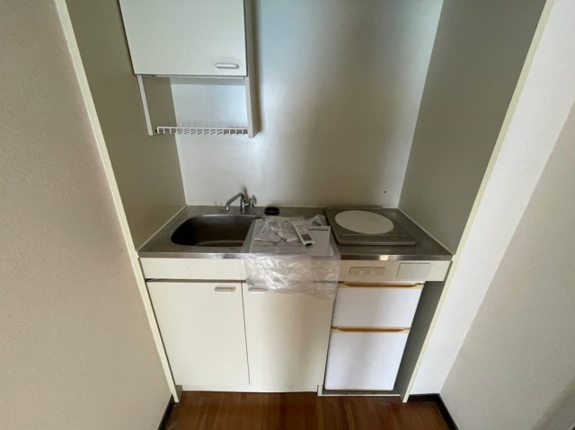 キッチン　イメージとして同マンション他部屋を表示しています