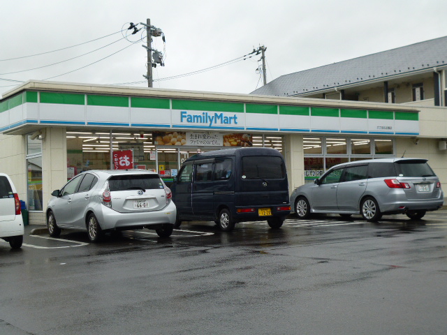 コンビニ　ファミリーマート六丁目左近堀店（コンビニ）まで436m