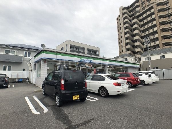 コンビニ　ファミリーマート 岡崎鴨田東店（コンビニ）まで651m
