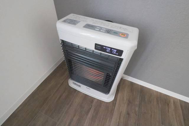 その他設備　灯油暖房♪