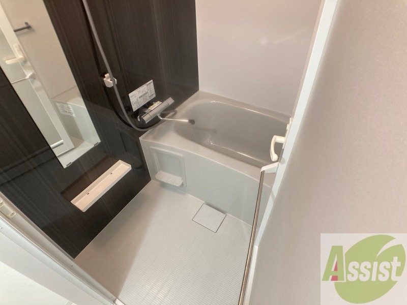 バス・シャワールーム　お風呂になります。一日の疲れを癒してくださいね。