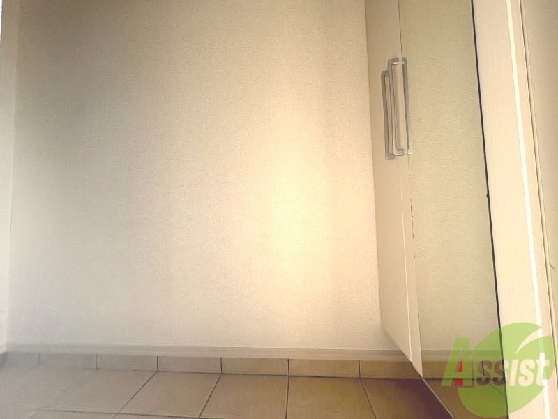 玄関　玄関からサンルームまで近いので広く使えます。