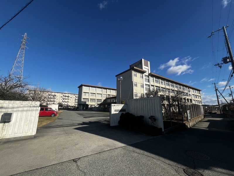 小学校　高砂市立伊保南小学校（小学校）まで1172m