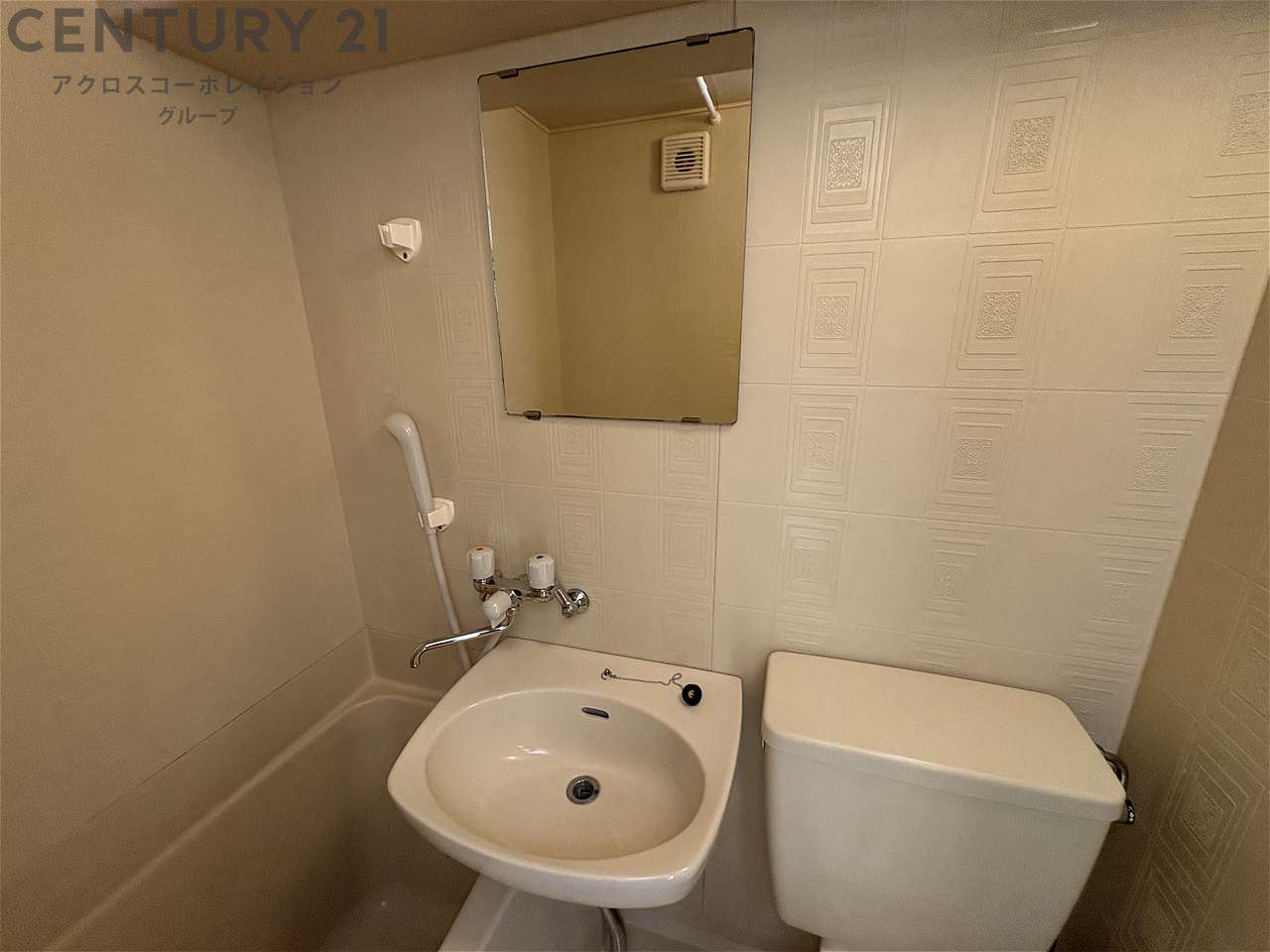 洗面設備　浴室内に洗面台付き！