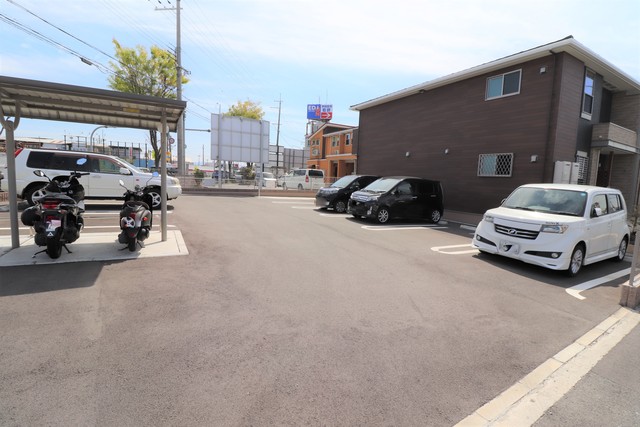 駐車場　敷地内駐車場