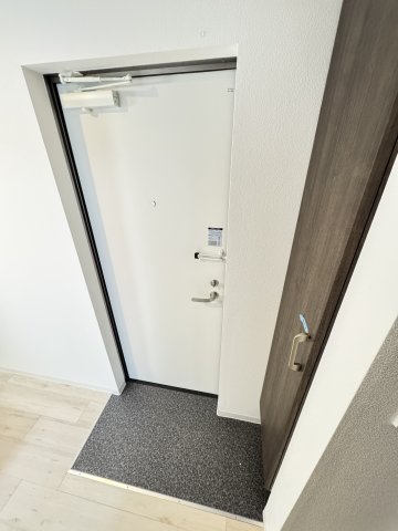 玄関　※建築中の為、同ハウスメーカー施工イメージです。