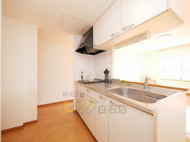 キッチン　人気の対面式システムキッチンです♪