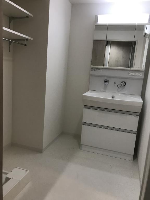 洗面設備　コンパクトで使いやすい洗面所