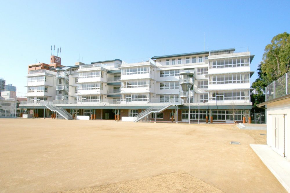 小学校　岡山中央小学校（小学校）まで911m