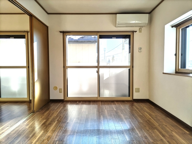 居室・リビング　二面採光の洋室６帖