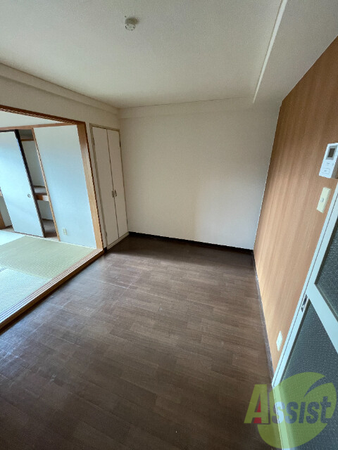 居室・リビング　６帖のダイニングキッチン。ご飯を食べるお部屋ですね。